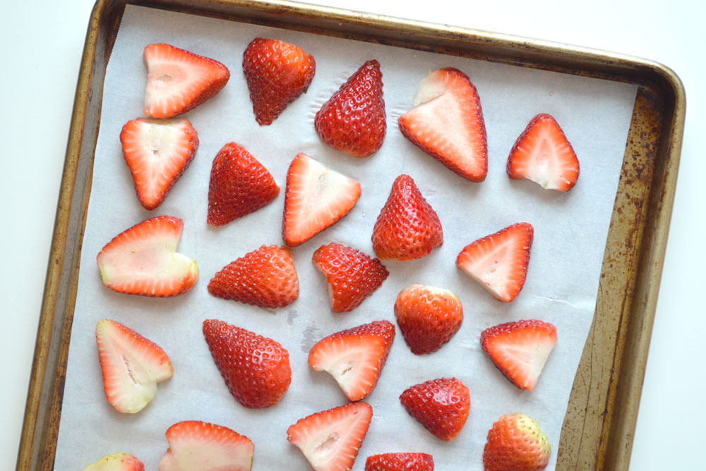 how to make dried strawberry snacks