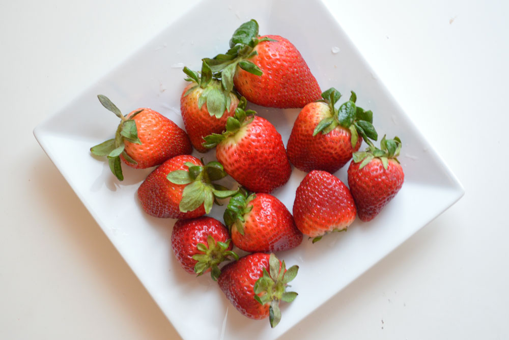 healthy homemade strawberry fruit snacks