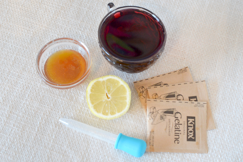Make homemade citrus and cranberry gummy bears with juice