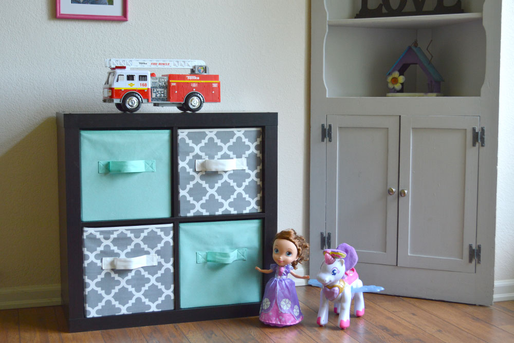 How to organize toys with cube shelves