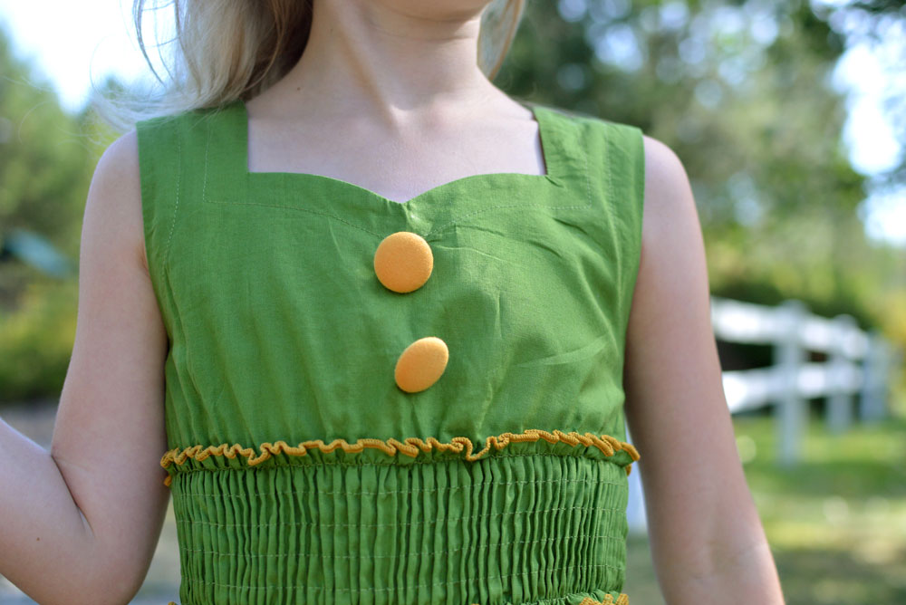 Leleforkids Audrey dress green with yellow buttons