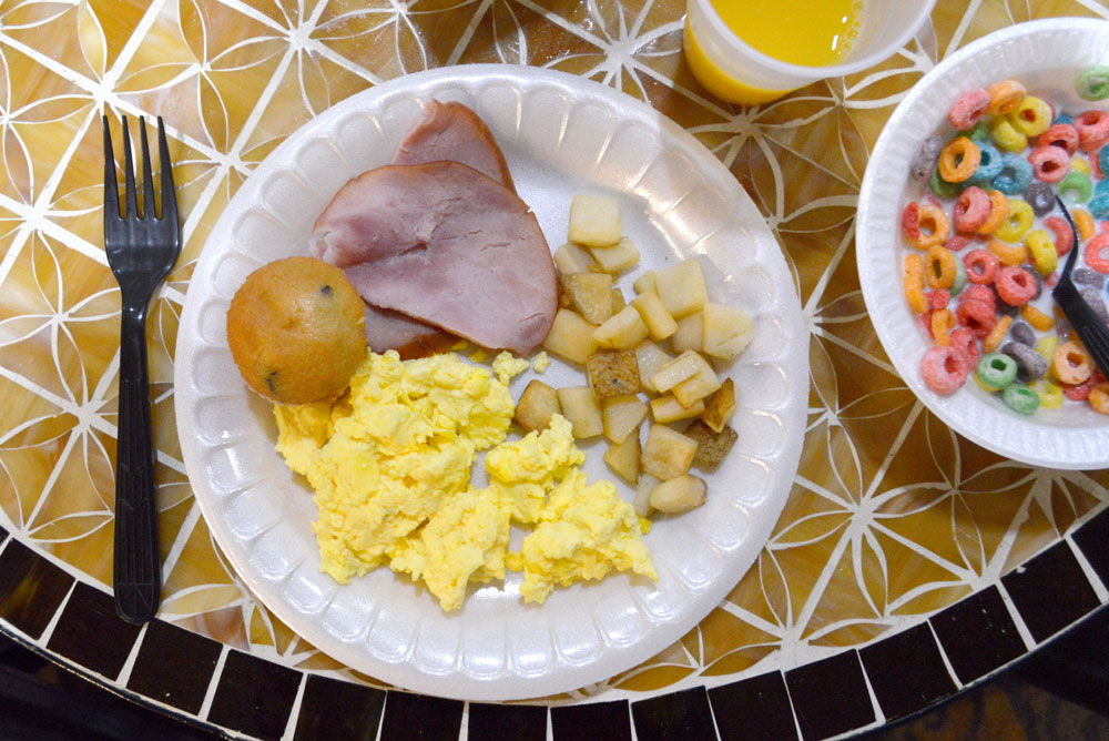 Comfort Suites Tukwila hot breakfast buffet