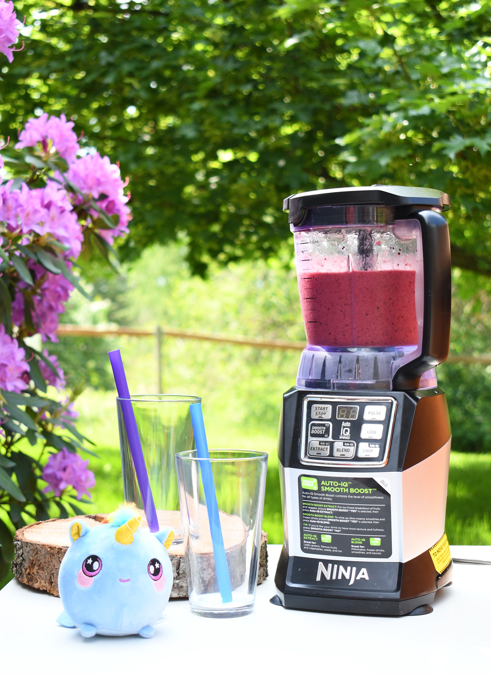 How to Make a Berry and Banana Unicorn Smoothie