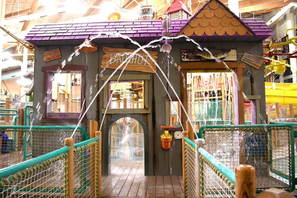 Great Wolf Lodge Grand Mound Water Park Bait Hut
