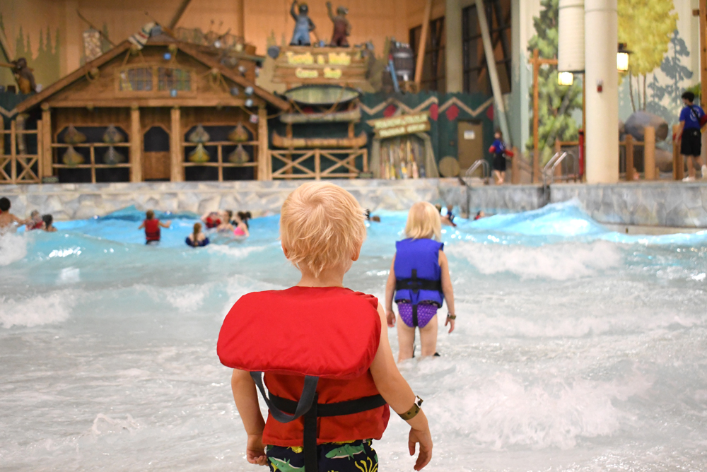 Great Wolf Lodge Grand Mound water park wave pool