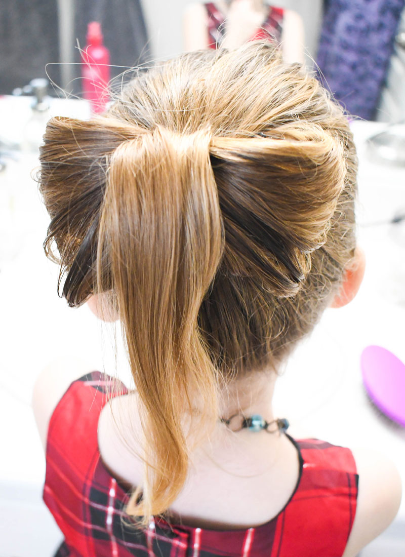 Pretty DIY bow hair style