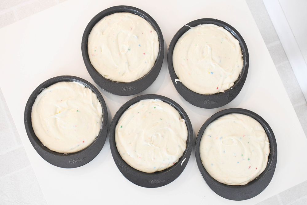 Easy Layers cake pan set for a baby shark birthday cake