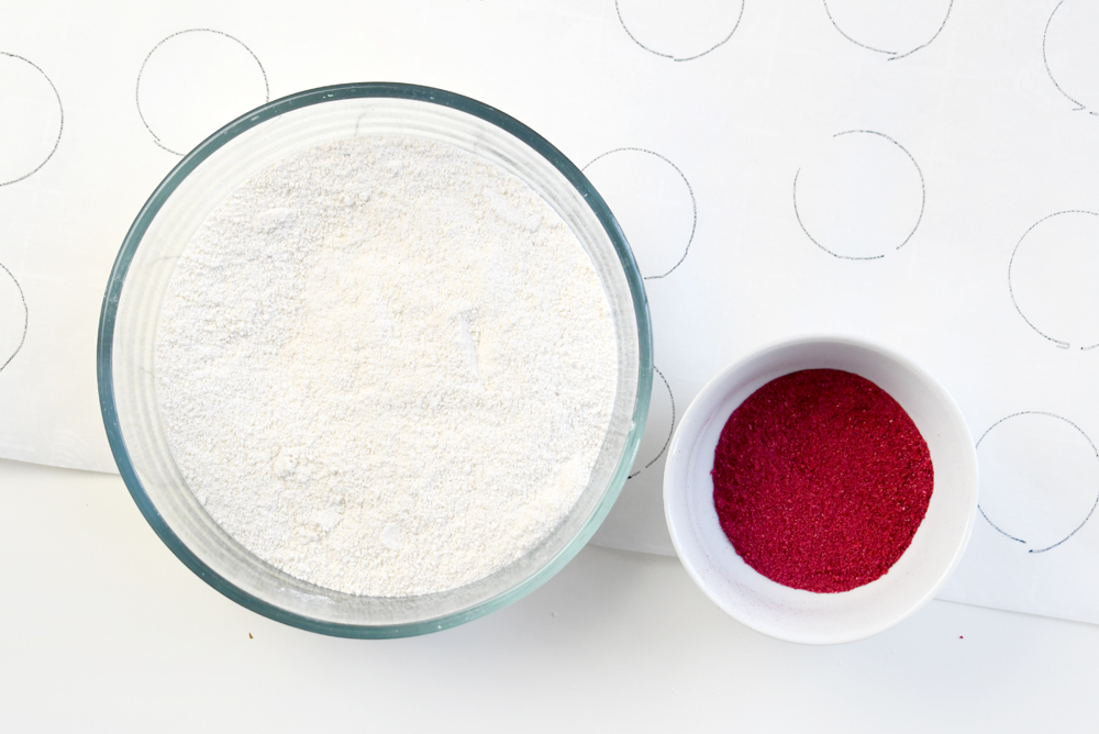 How to make homemade raspberry macarons