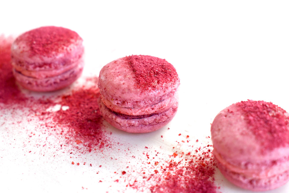 DIY freeze dried raspberry macarons