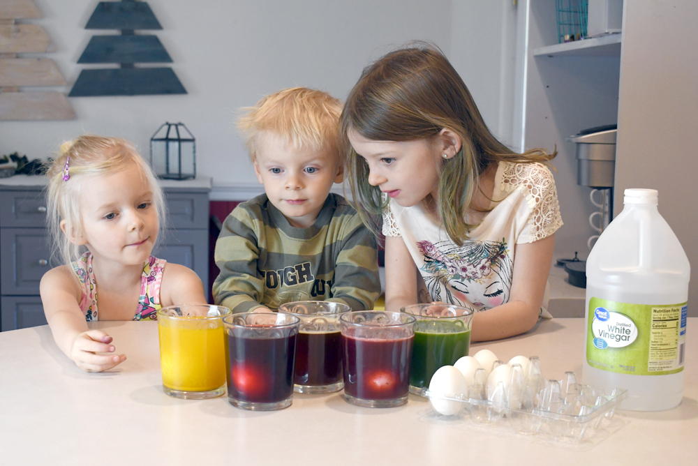 Natural Easter egg dying kids activity