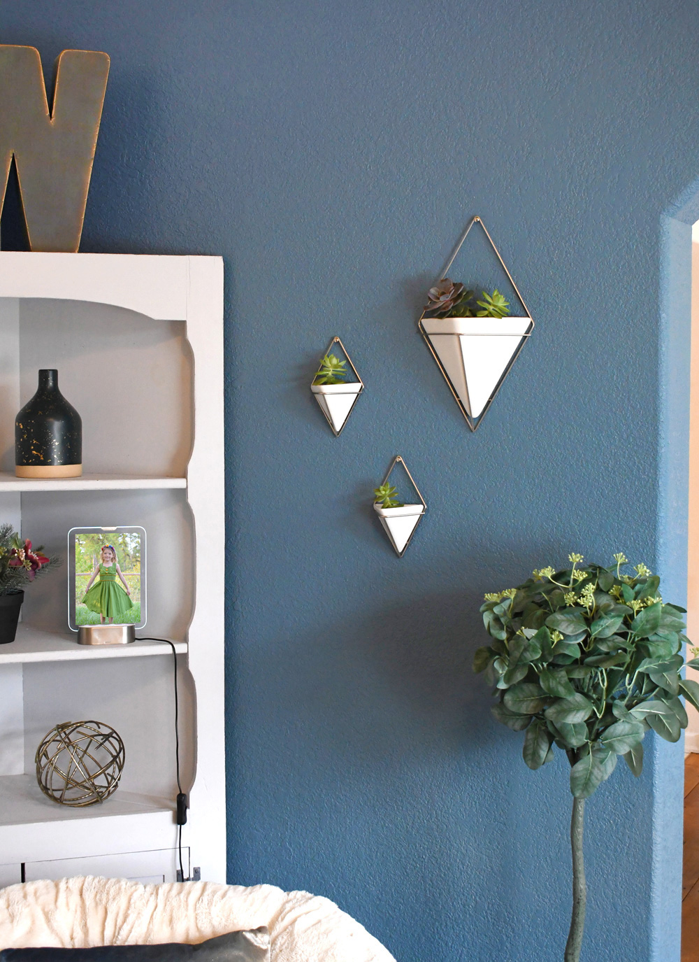 painted accent wall how to choose color