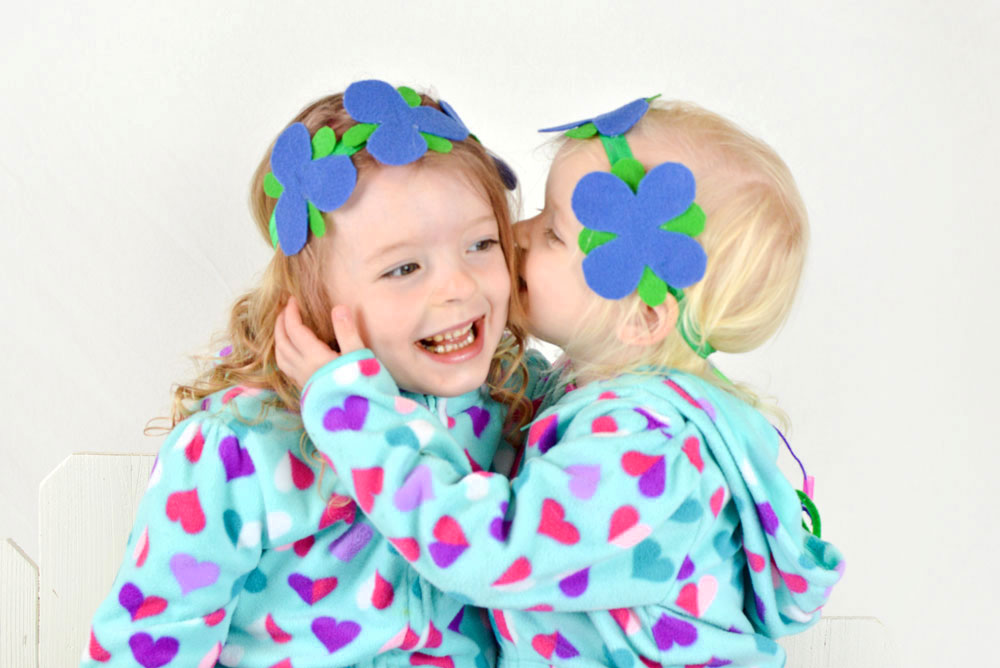 Cute and easy DIY Princess Poppy Trolls flower headbands