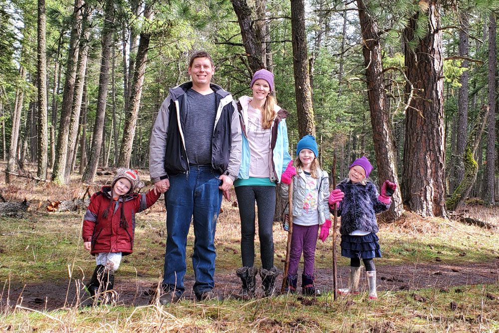 English Point trail near Coeur d'alene, Idaho family hike