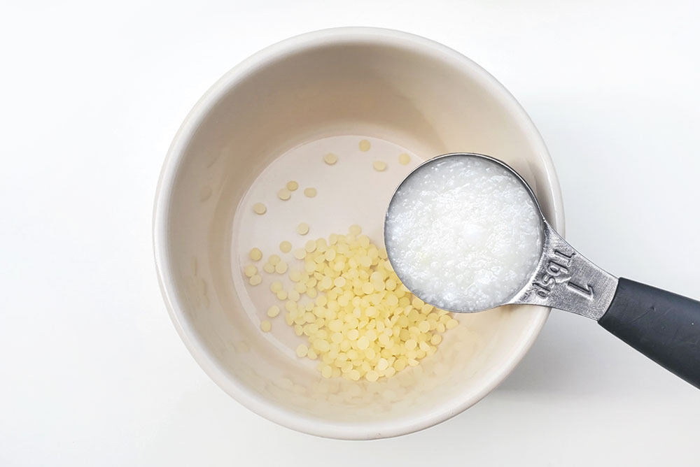 diy lip balm mix beeswax with coconut oil