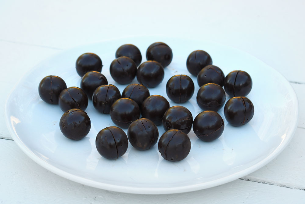DIY dark chocolate truffle centers