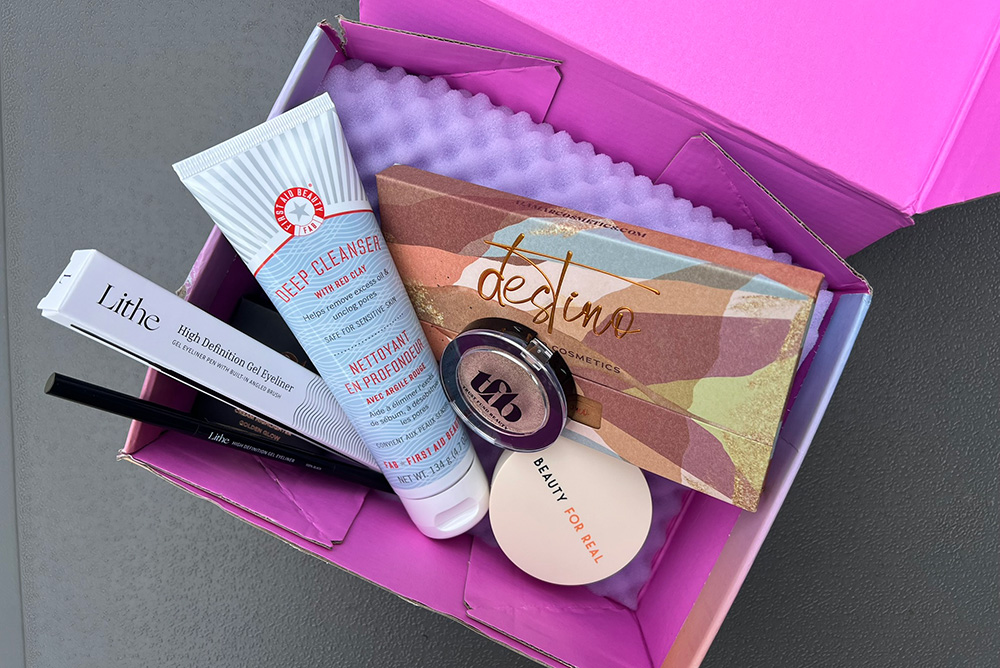 IPSY box compact beauty products