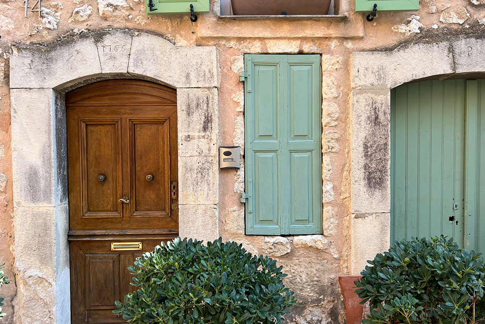painted doors exploring Tourrettes-sur-Loup