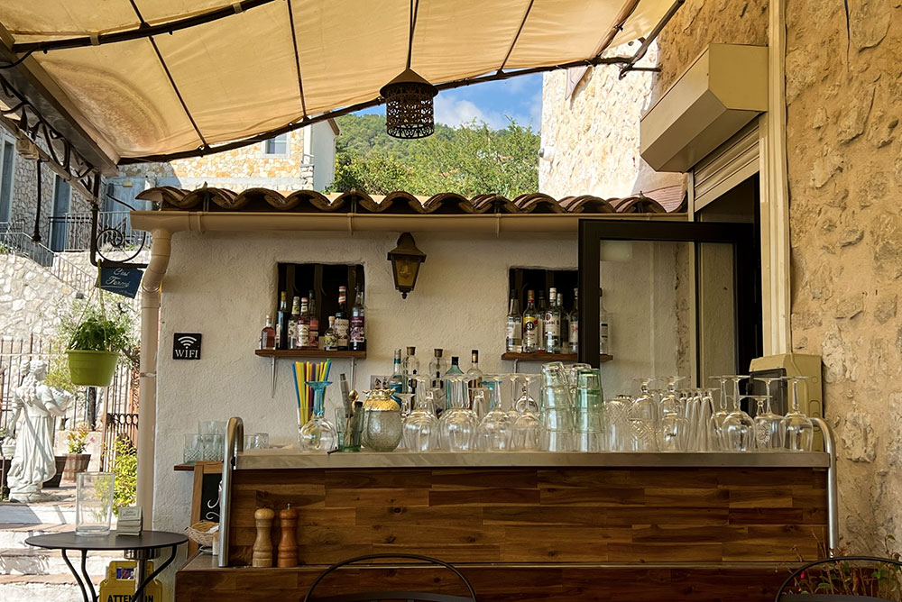 outdoor French resturant